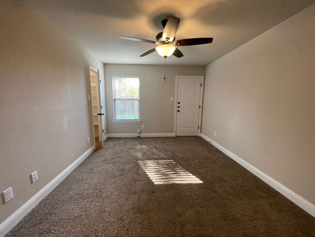 Photo - 8113-8115 Tanner Unit 8115