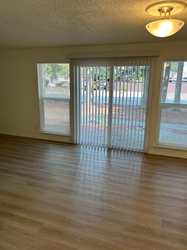 Living Room- 2 bd/1 ba - Meadow Creek Apartments