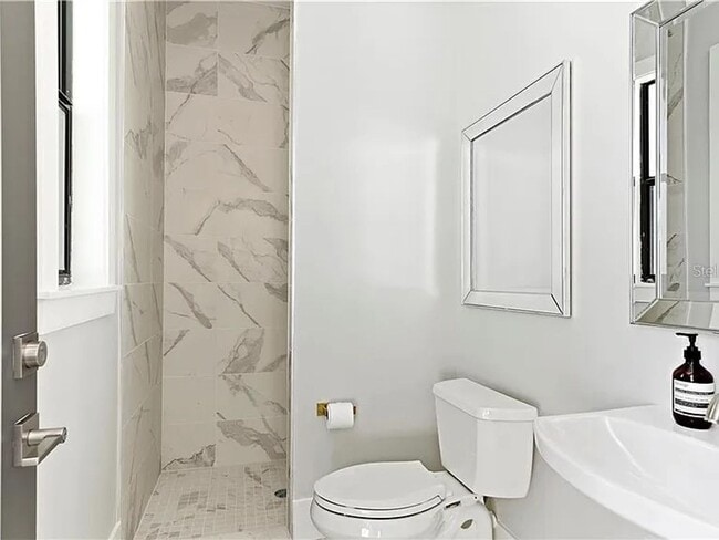 Photo - 2234 Howard Dr