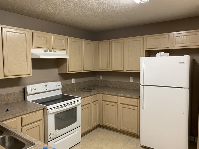 Building Photo - FOR RENT:  3BR 2BA 2ND FLOOR CONDO IN THE ... Unit 115