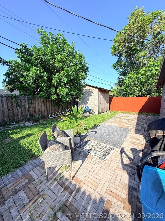 2251 NW 4th St