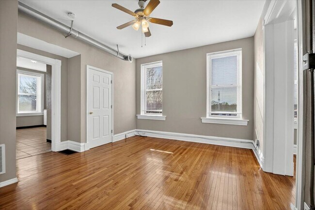 Photo - South Side Star Unit 6838 2F