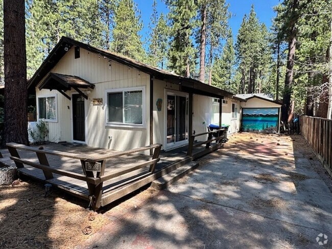 Building Photo - 3Bd home in a quiet neighborhood only minu...