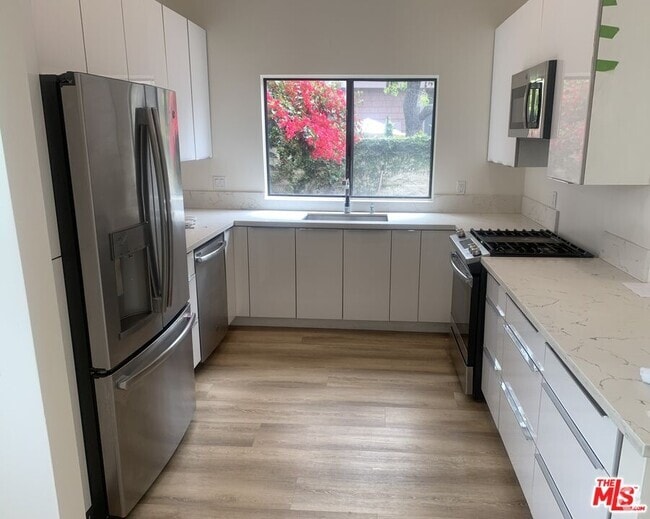 Building Photo - 4561 Alla Rd Unit 4 Rental