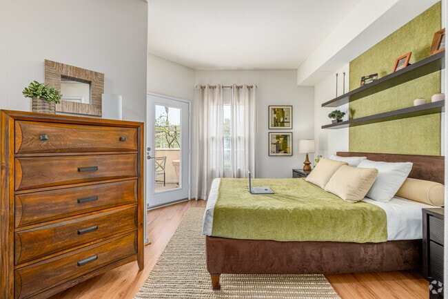 1BR, 1BA - 746SF - Bedroom