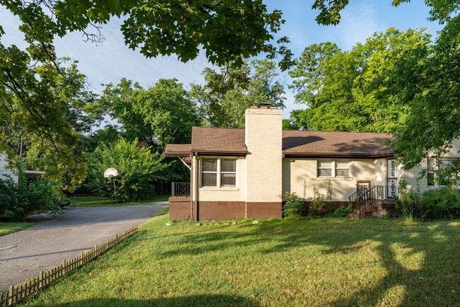 Photo - Donelson 3 Bedroom 2 Bath Apartment in Duplex