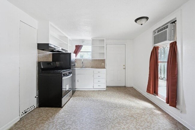 Photo - 806 W 32nd St