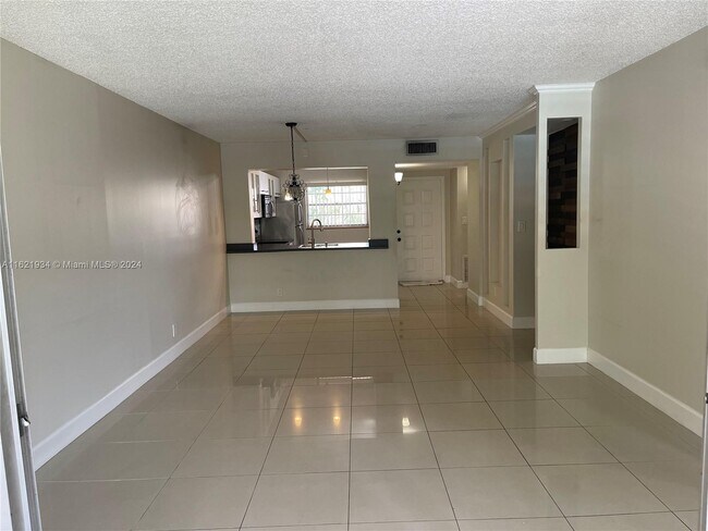 Photo - 1900 Sabal Palm Dr Unidad 302