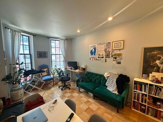 Building Photo - 21 Bowdoin St Unit 2A