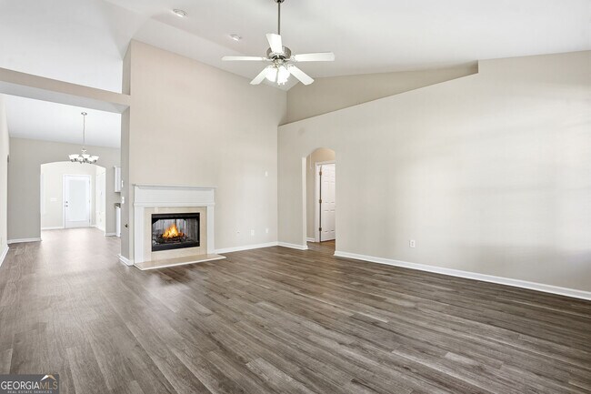 Photo - 405 Chadwick Cmns