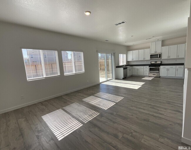 Photo - 450 Summer Triangle