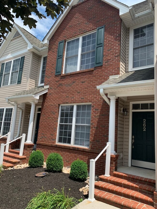 Building Photo - 2 Bedroom 2 Bath Townhouse