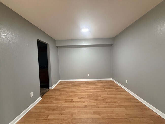 Photo - Downstairs unit close to TMH avail NOW!!! Unit 1825-2
