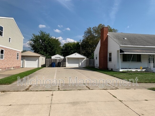 Photo - 7428 Deering St