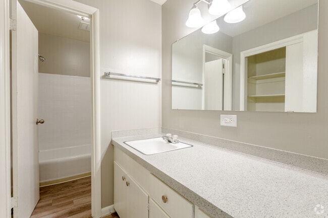 Studio - 478 SF - Continental Court Apartments