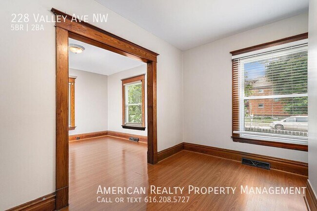 Photo - 228 Valley Ave NW