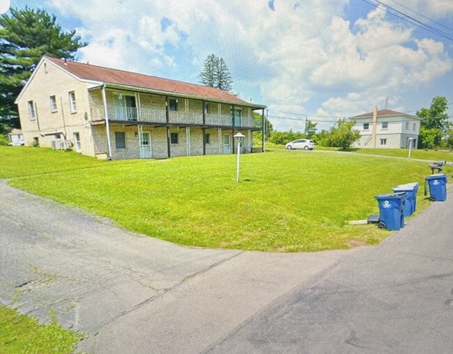 Building Photo - 2008 Willow Way Dr Unit 2008