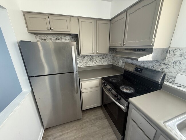 Photo - 800 Cedar St