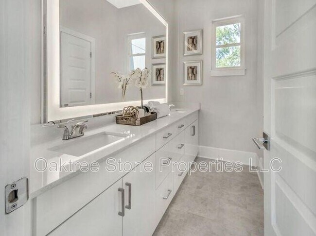 Photo - 456 Parkway Dr NE