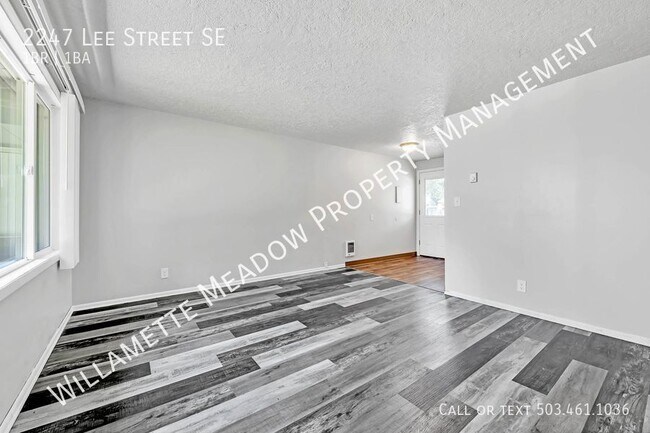 Photo - 2247 Lee St SE