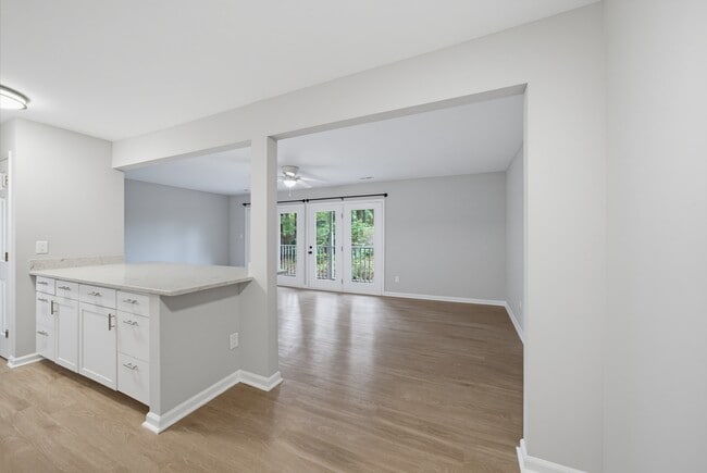 Diseño de concepto abierto con mucha luz natural. - 2030 Quaker Landing Unidad 204