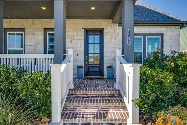 Photo - 1404 S Pecan Pkwy