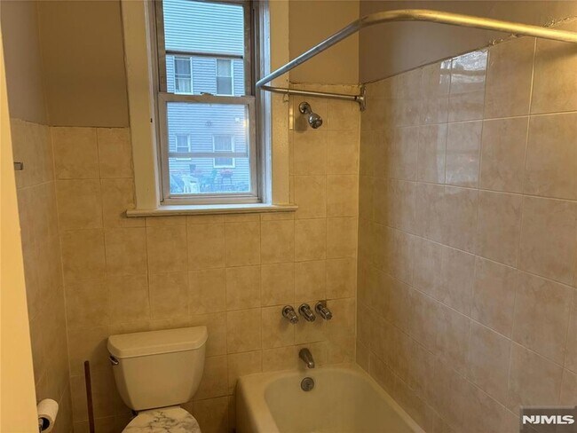 220 Palisade Ave Unit 1B