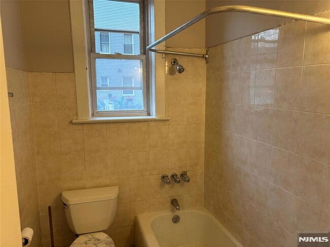 Photo - 220 Palisade Ave Unidad 1B