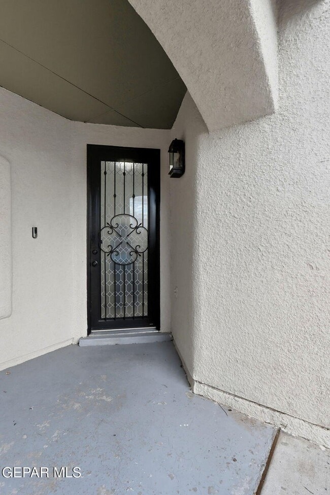 Photo - 569 Lanner Dr