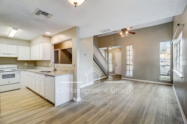 Building Photo - 7523 Oak Chase Rental