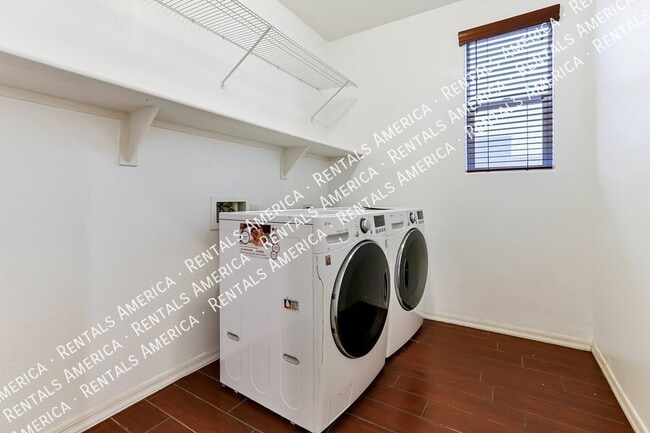 Photo - 137 E Carob Dr