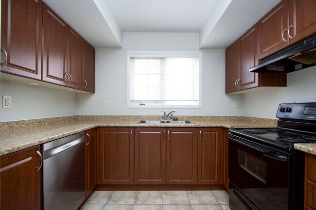Photo - Spacious 3-Bedroom Townhouse for Rent in Ajax