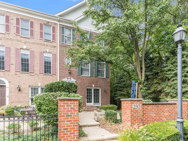 237 Boxcar Ave