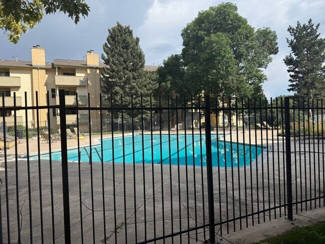 Building Photo - Modern 1-Bed, 1-Bath Condo in Prime Boulde... Unit 36S