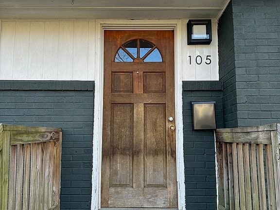 Photo - 105 Meadowview Dr