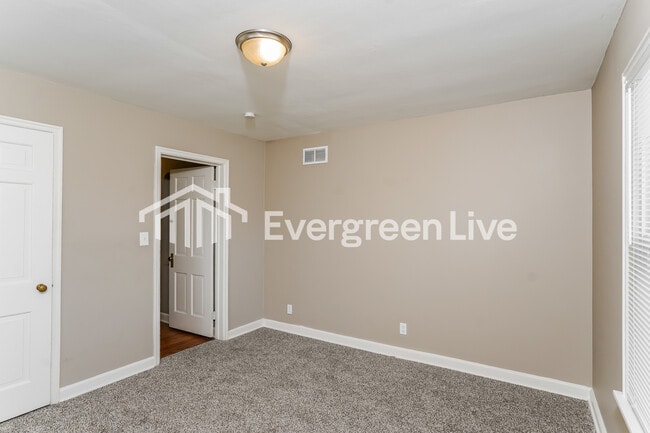 Photo - 4854 N 73rd St