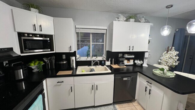 Photo - 17185 SW 145th Ave