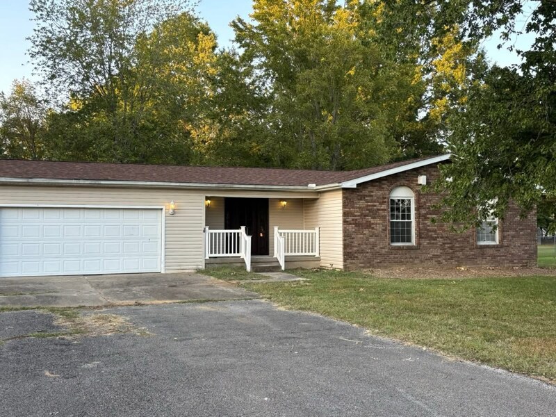 Photo - 304 Gateway Rd
