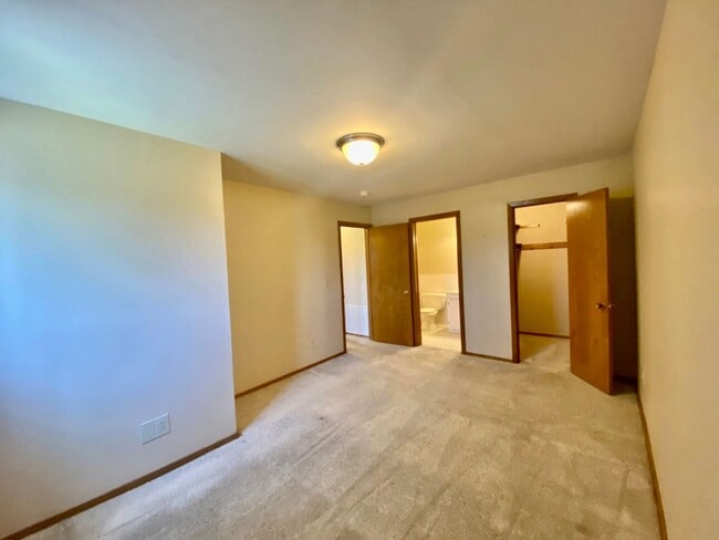 Photo - 2 Bed/1.5 Bath Ground floor Unit IVA33