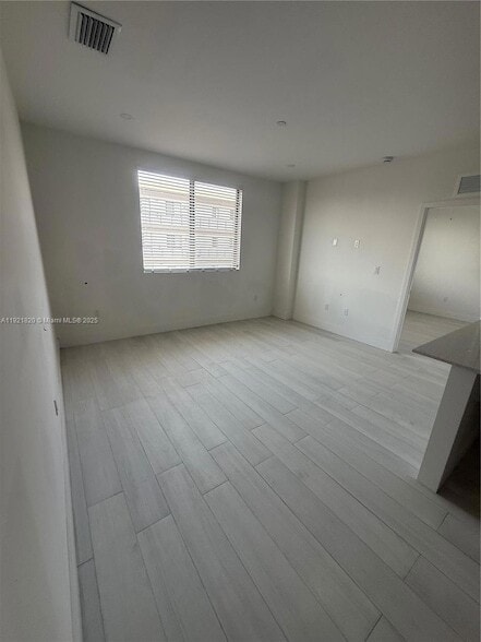 Photo - 909 E 24th St Unit 403