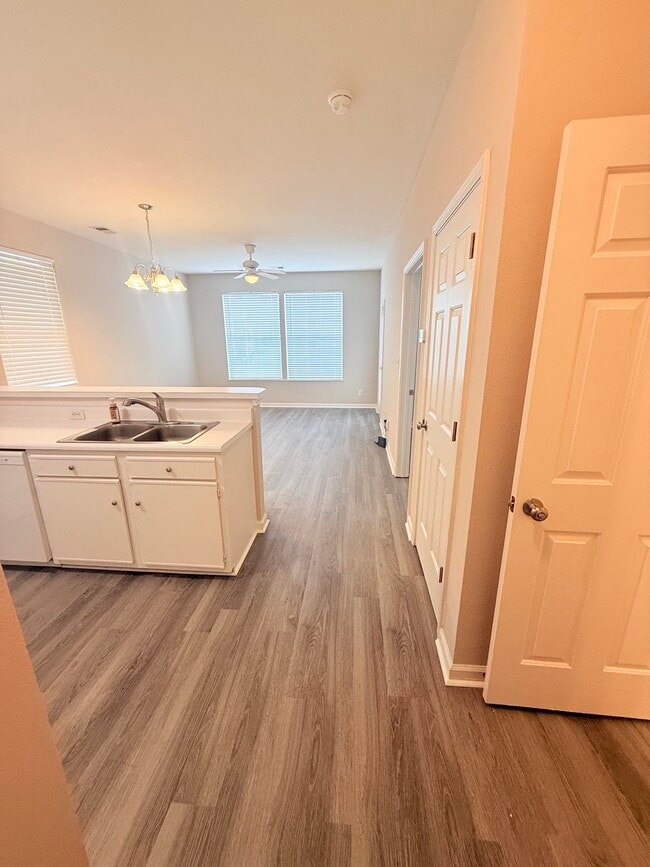 Photo - 1306 River Oaks Dr