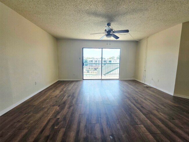Building Photo - 2826 S Bartell Dr Unit 38