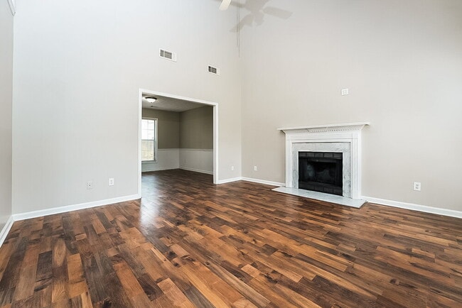 Photo - 915 Eagle Pointe Dr NW