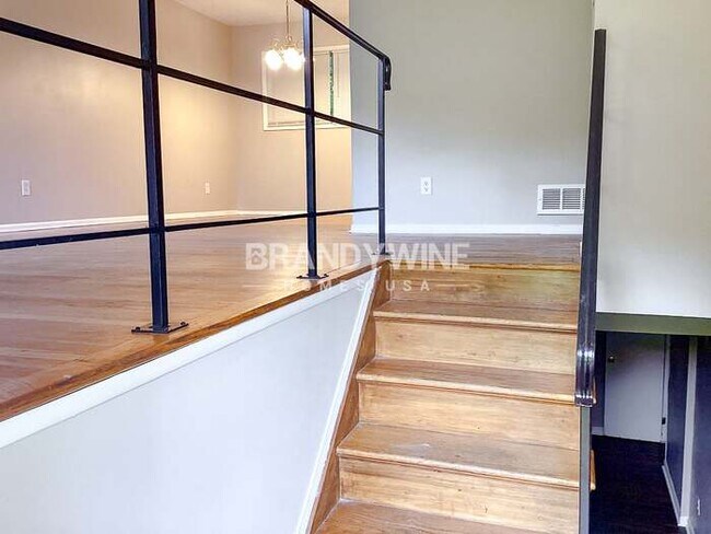 Photo - 1357 Heather Cir