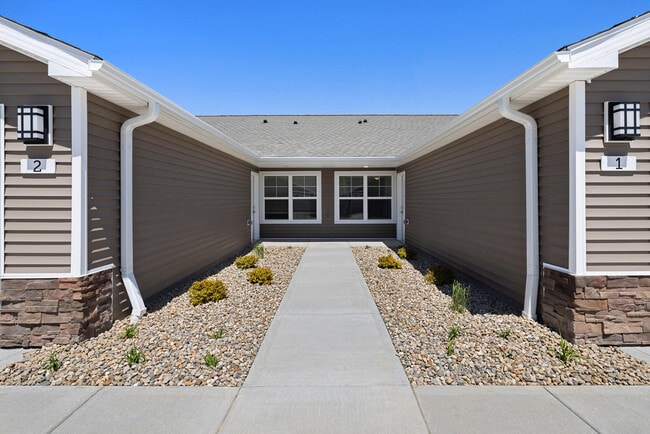 Enjoy Having a Private Entrance - Redwood Crystal Lake