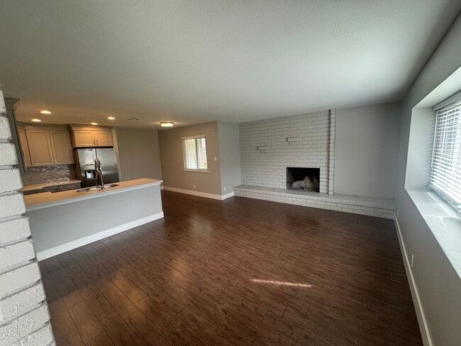 Photo - 5619 42nd St Unidad 5619-1