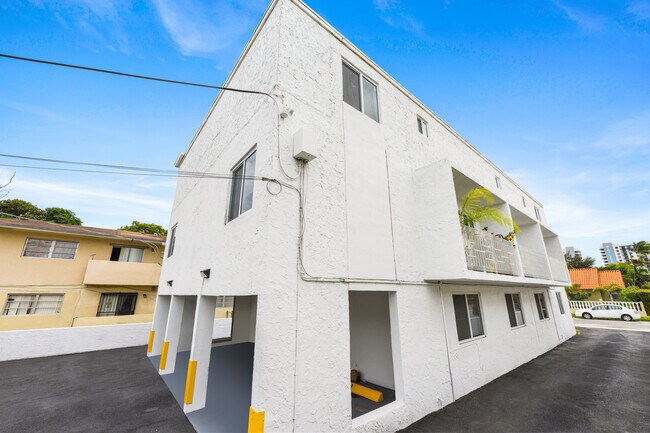 Photo - 1945 SW 5th St