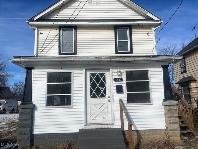 Building Photo - 1433 Kenmore Blvd Unit 2