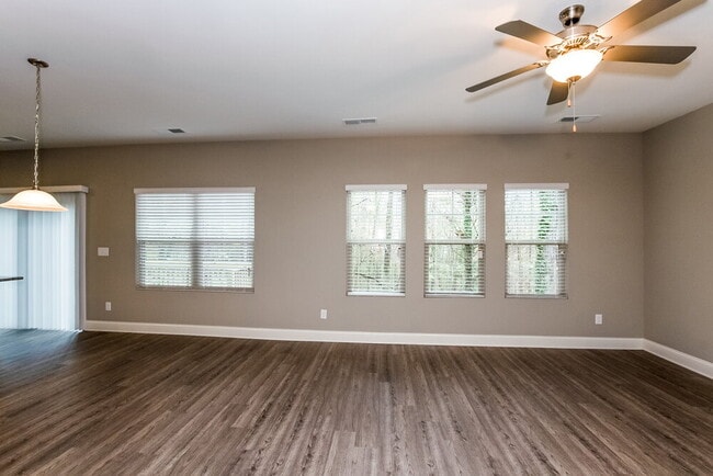 Photo - 401 Breezewood Dr