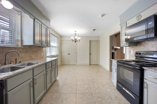 Building Photo - 8900 Shadow Bluff Ave Rental